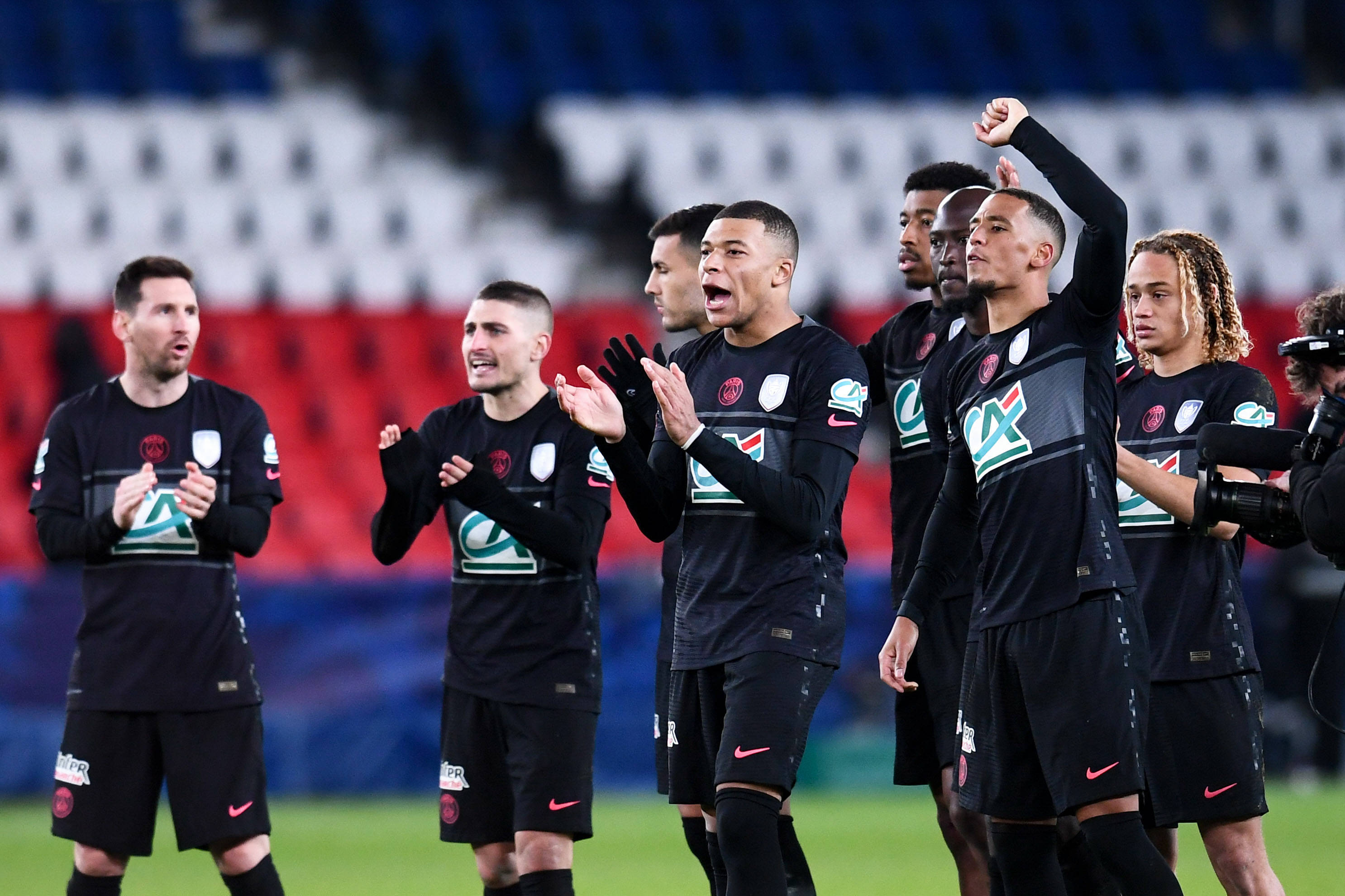 开云中国-国际比赛日广州队备战法国杯成都蓉城今夜造点机会，这操作让人直呼：新奥尔良鹈鹕加时末段调整名单