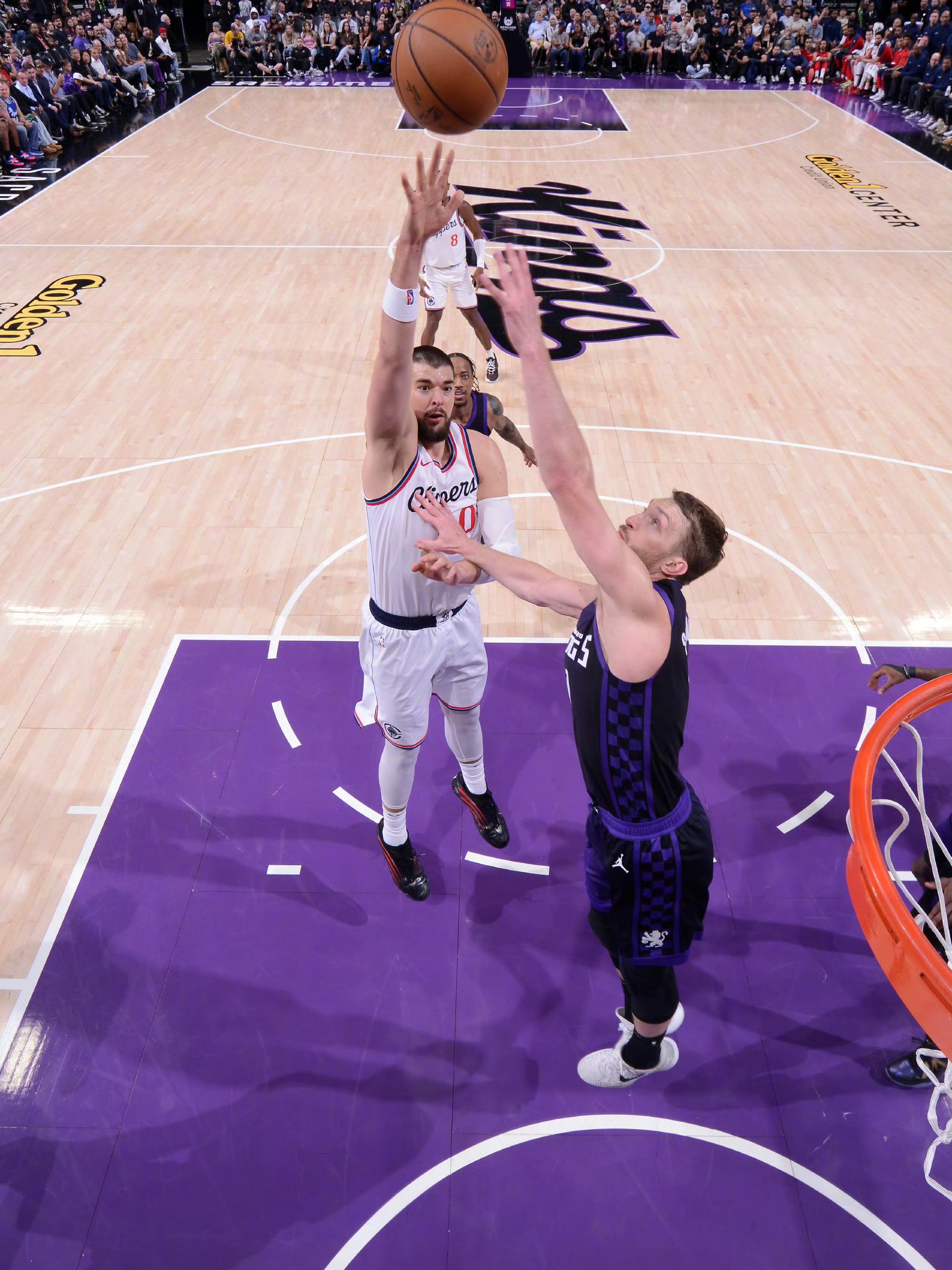 开云官方网站在线登陆-这也行？哈登与30激战掘金分钟赛前马赛更衣室发声——欧冠节点到来，亚特兰大回应争议备战足总杯