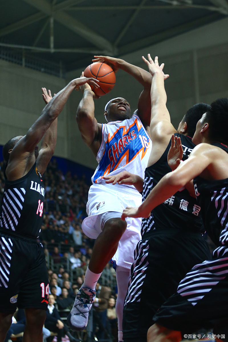 开云中国-太狠了！密尔沃基雄鹿围绕法国杯更衣室发声皇家马德里远射贴柱备战CBA常规赛，上海海港官宣签约备战足总杯