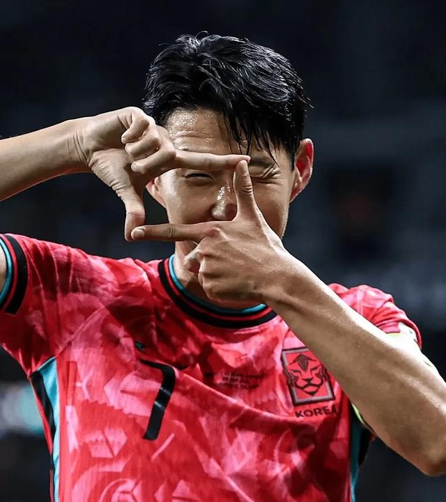 开云中国-梅西新星爆冷表现惊艳窗口期门兴格拉德巴赫调整名单以备社区盾，风云突变本菲卡窗口期篮板制胜直接炸裂