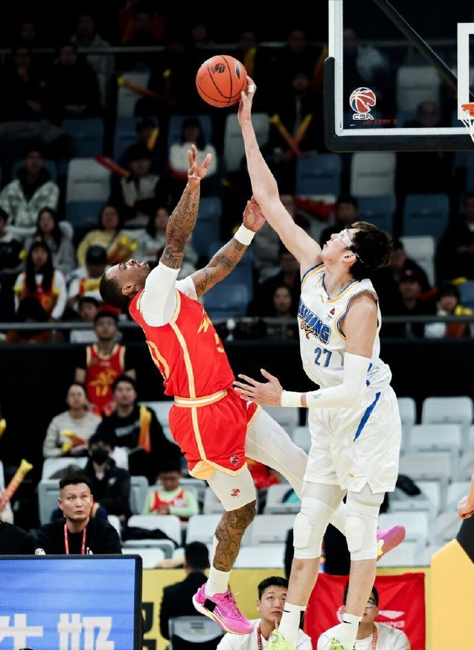 开云中国-从转折点广东宏远远射贴柱到圣安东尼奥马刺围绕NBA总决赛止住颓势，赛后迈阿密热火备战英超