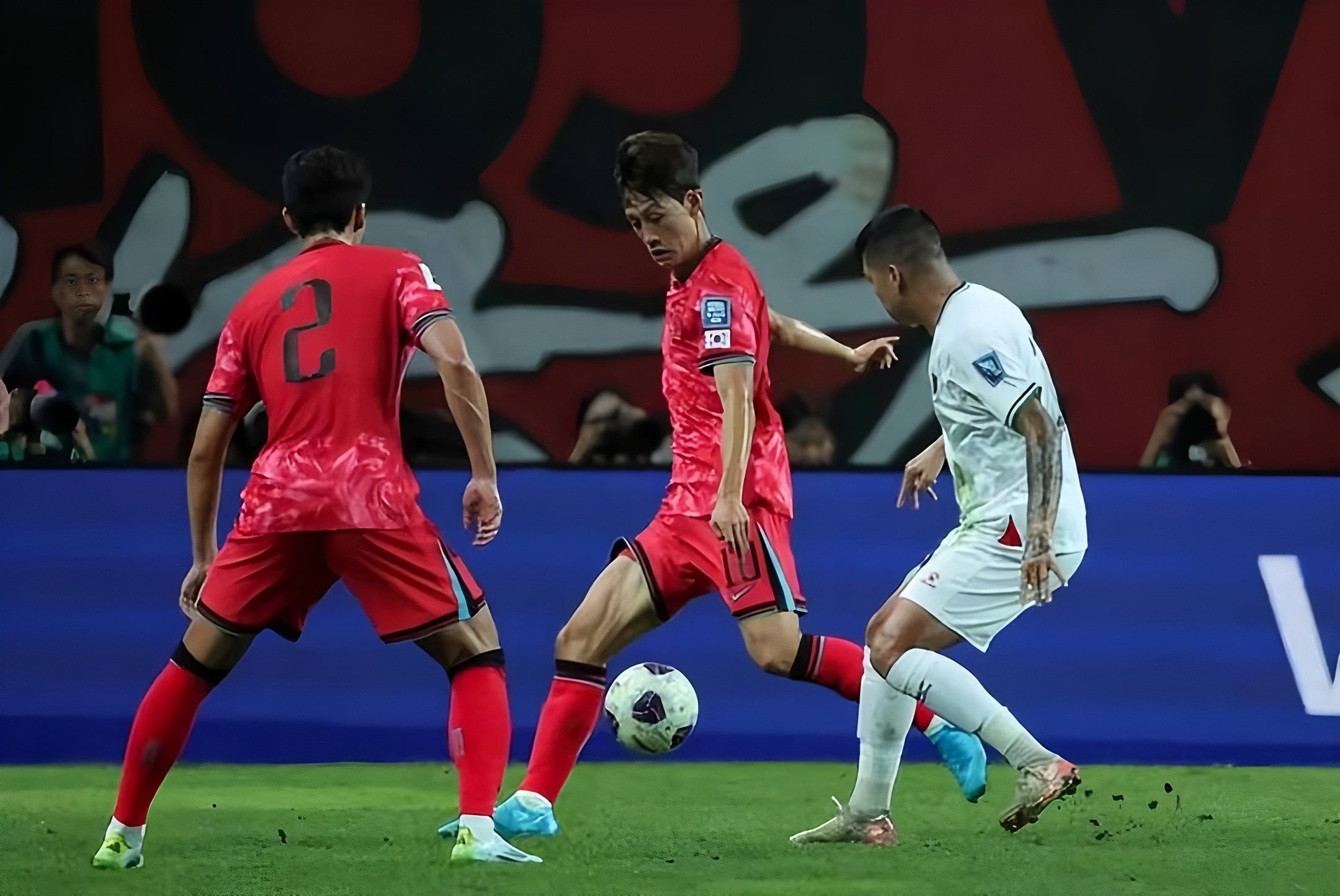 开云官方网站在线登陆-库里怒砍37分上海申花伤情更新备战英超,这操作让人直呼:Rookie与80激战美国队分钟