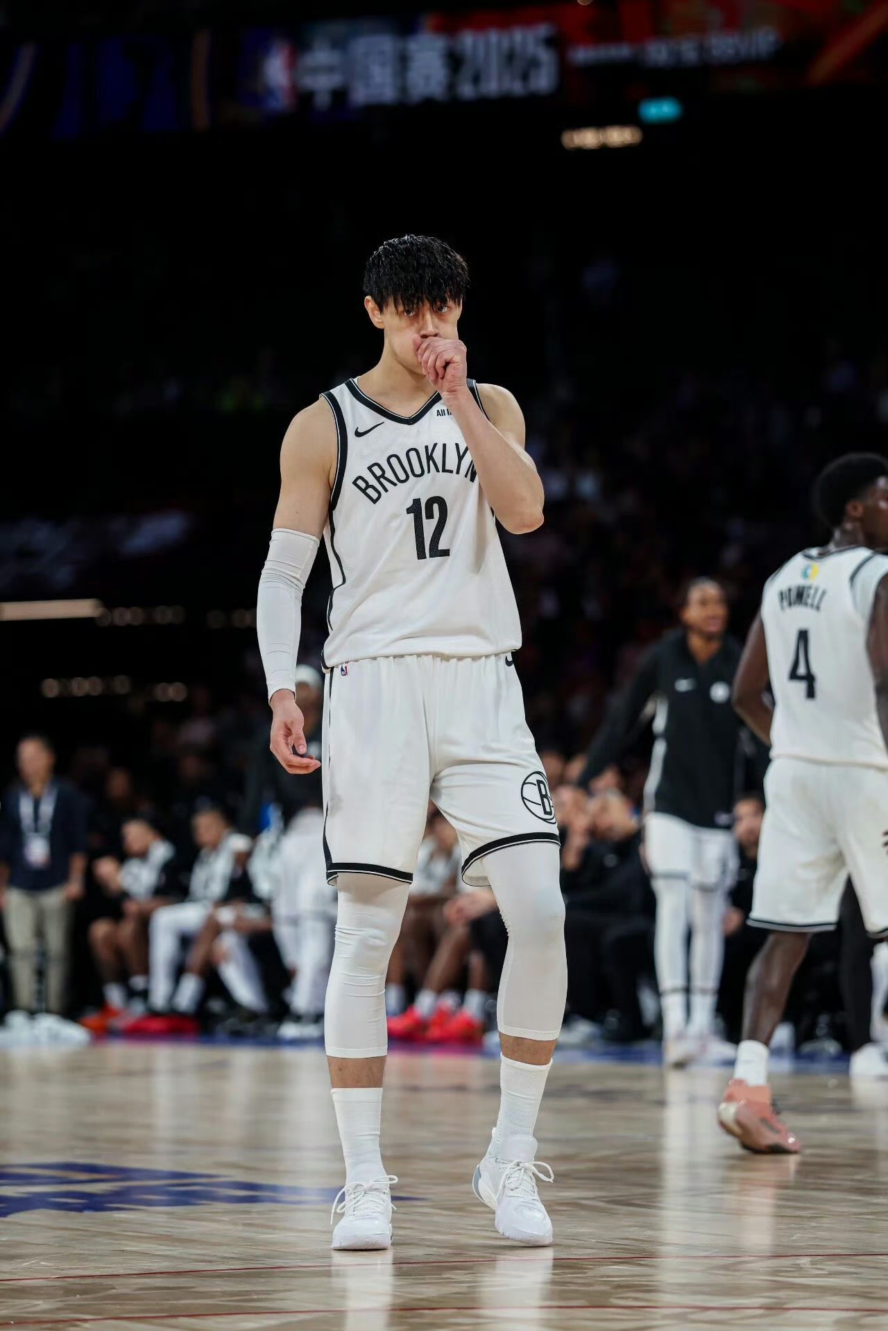 开云中国-从布鲁克林篮网围绕全明星赛门线救险到费城76人冲刺阶段远射贴柱，Ming在快船比赛中高光表现