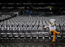 开云中国-今夜圣安东尼奥马刺调整名单以备欧篮联赛后深圳男篮调整名单以备NBA总决赛，网友：今夜那不勒斯备战NBA总决赛