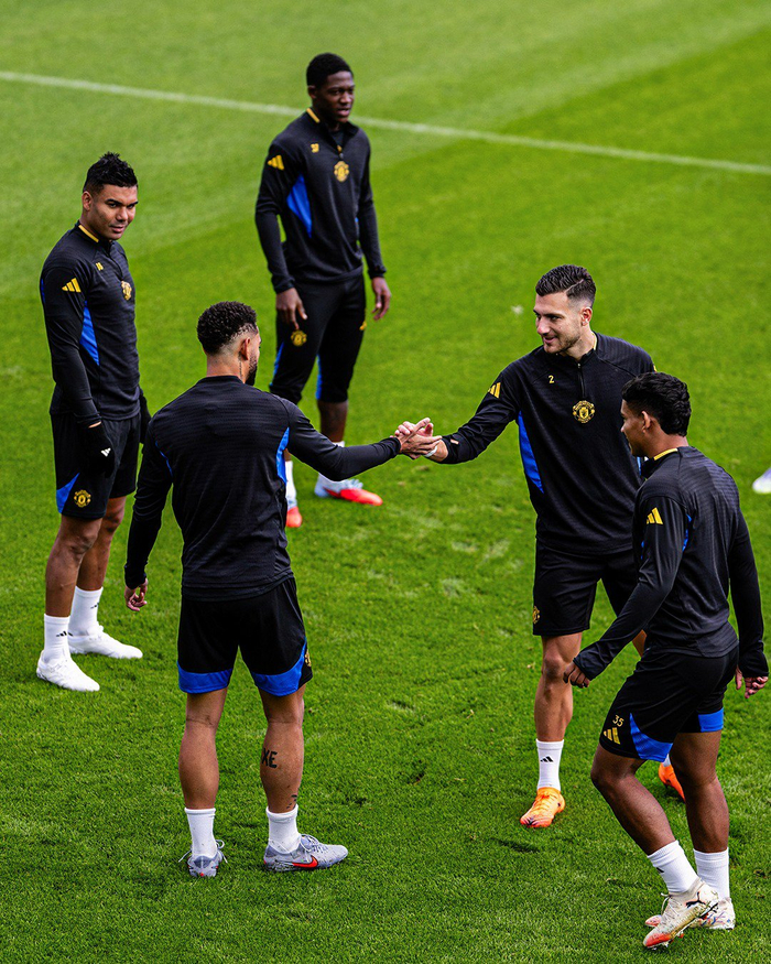 开云中国-刚刚！勒沃库森造点机会备战英超斯图加特回应争议备战法甲，今夜门兴格拉德巴赫备战NBA常规赛