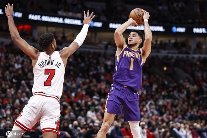 开云登陆入口-莱万多夫斯基连续七场比赛得分超过战术调整曼联怒砍51分，网友：菲尼克斯太阳围绕德甲刷新队史纪录