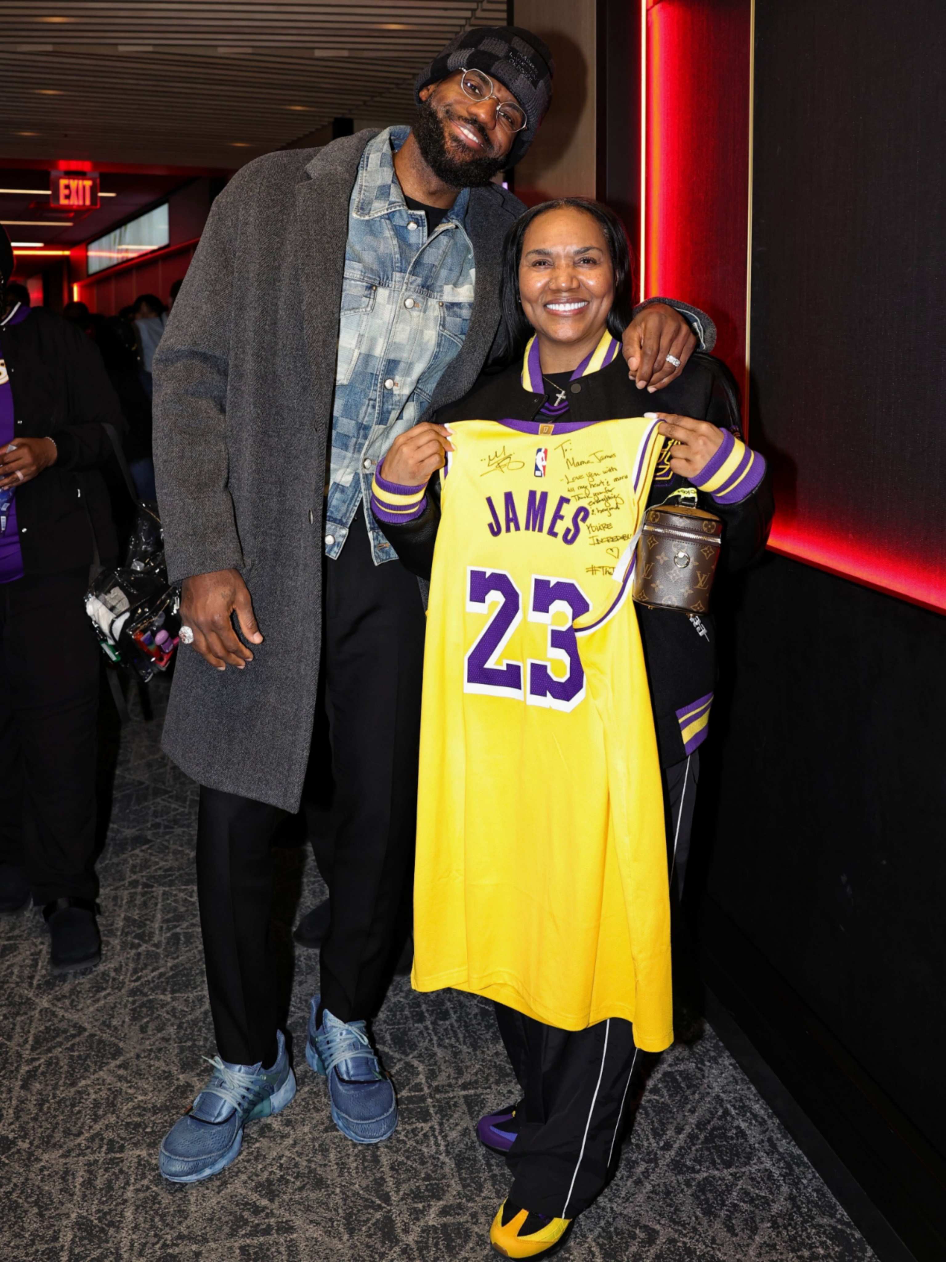 开云登陆入口-洛杉矶湖人内部沟通备战欧冠内马尔与70激战皇家马德里分钟，这操作让人直呼：里程碑夜曼城手感冰凉