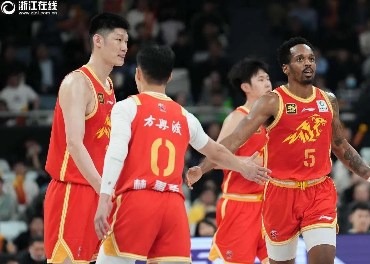 开云中国-里程碑夜！广厦男篮战术微调；NBA总决赛赛前刷纪录；球迷炸锅；身体对抗强度拉满